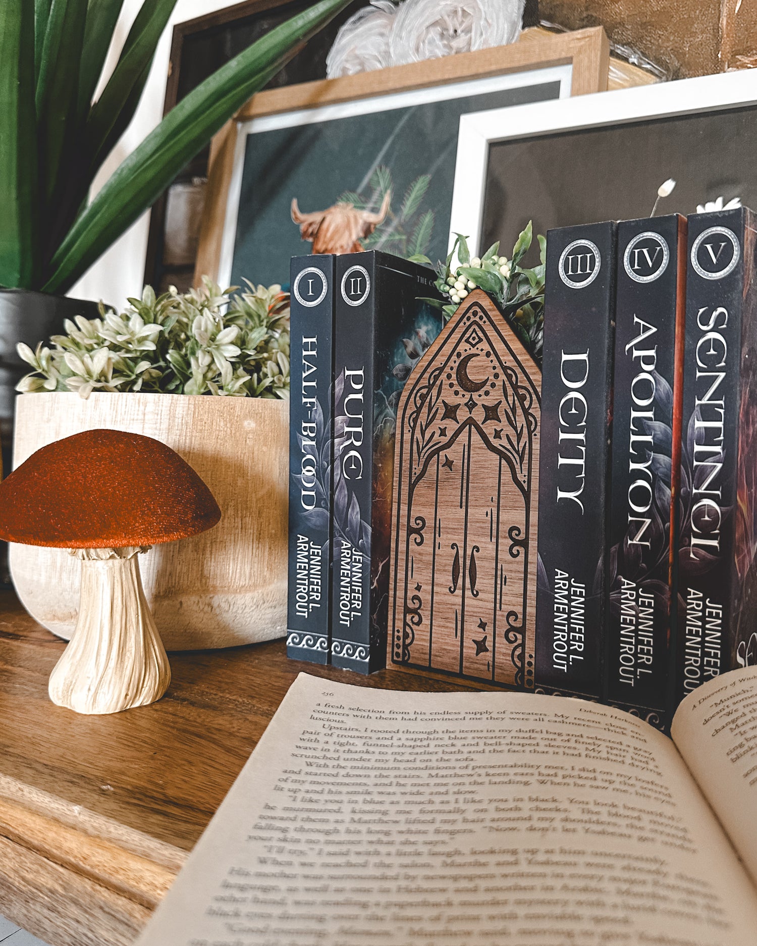 BOOKSHELF DOOR/DAGGER BOOKMARK