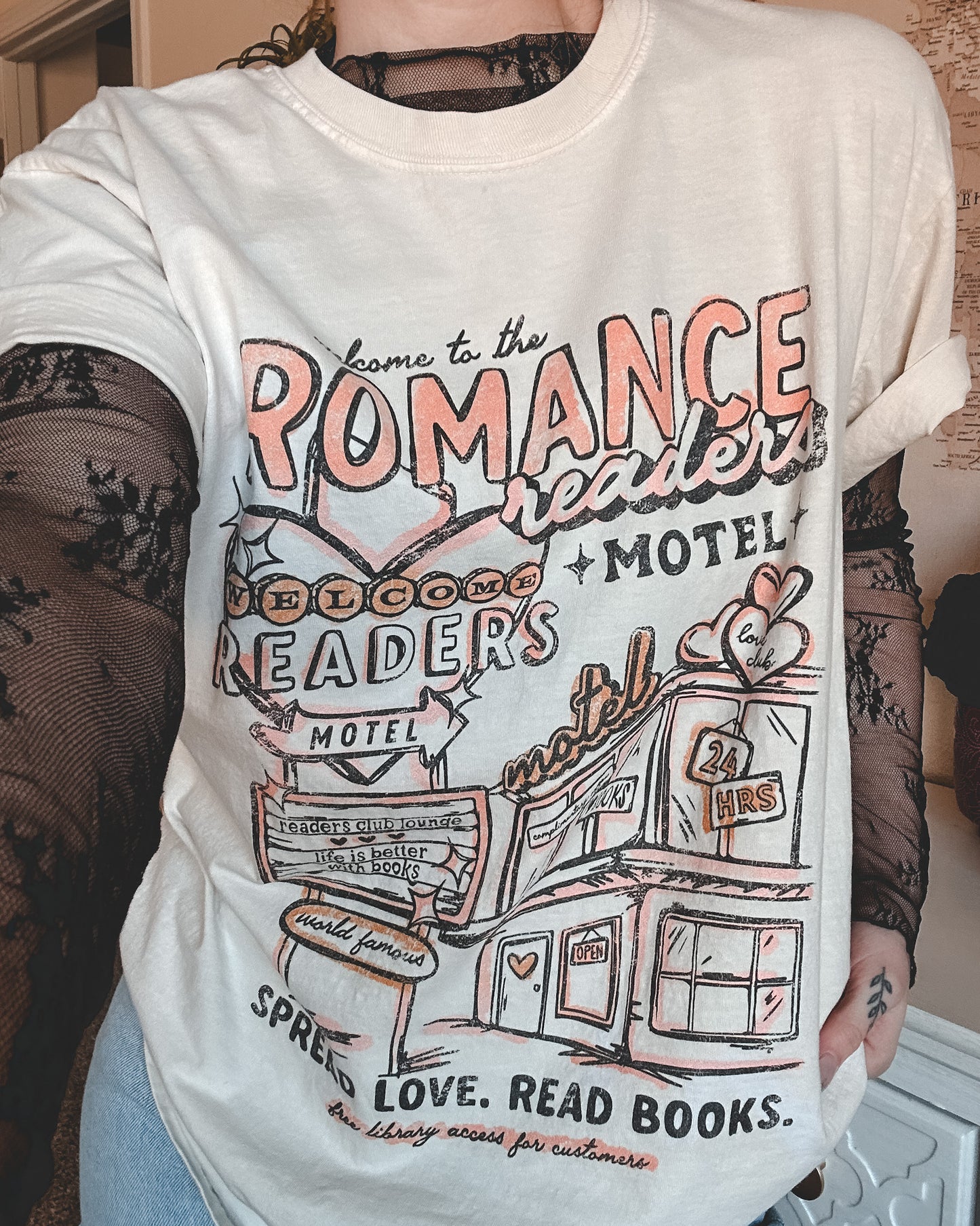 Romance Readers Motel Tee - Cream