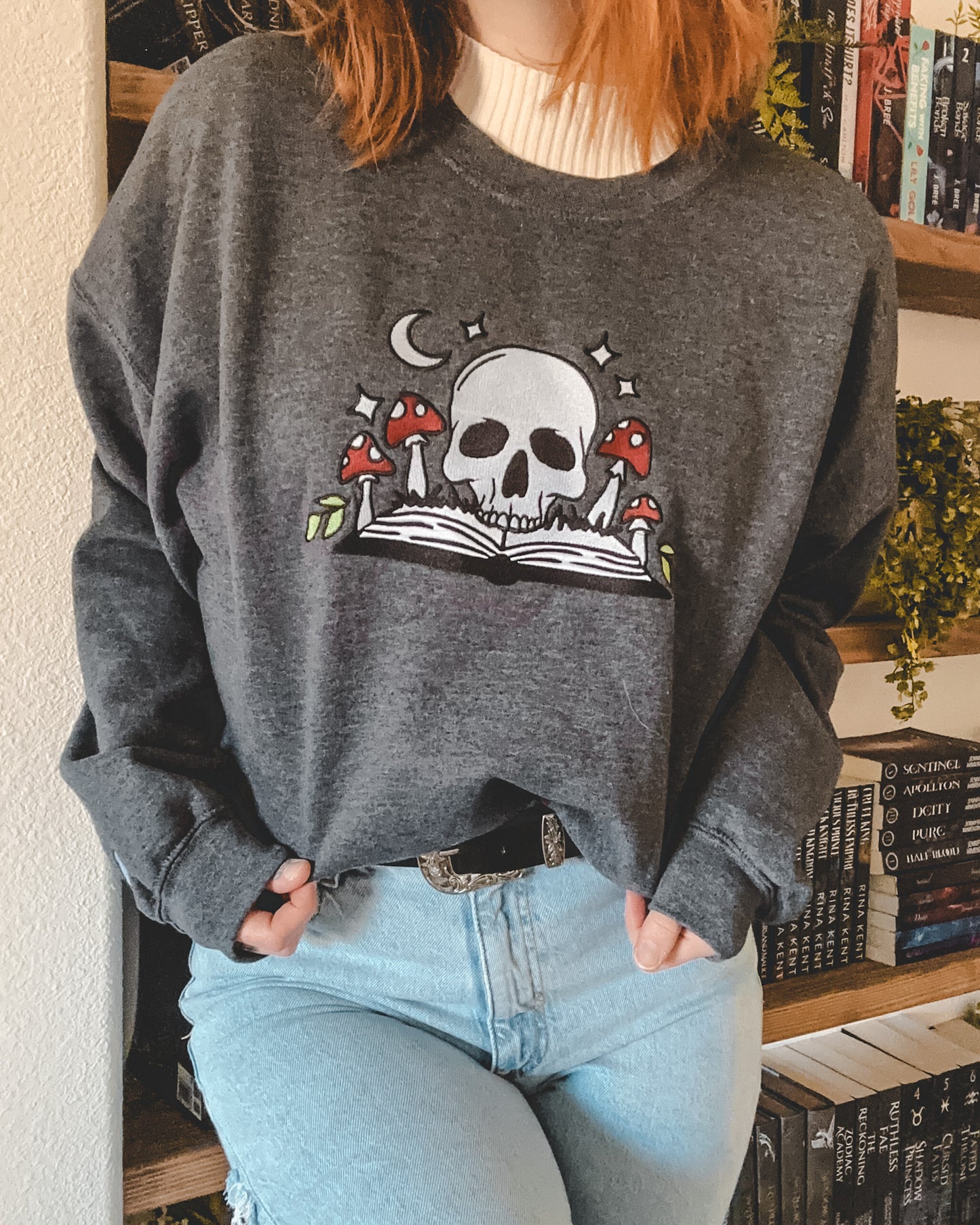 Skull Embroidered Crewneck Sweatshirt - Heather Dark Grey (GILDAN BRAND)